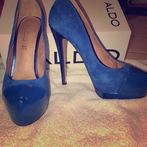 Royal blue suede pumps from Aldo